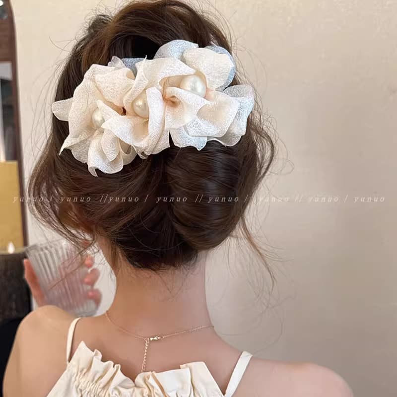 ヘアアクセサリー シアーフラワーパール付きシュシュ風バレッタ