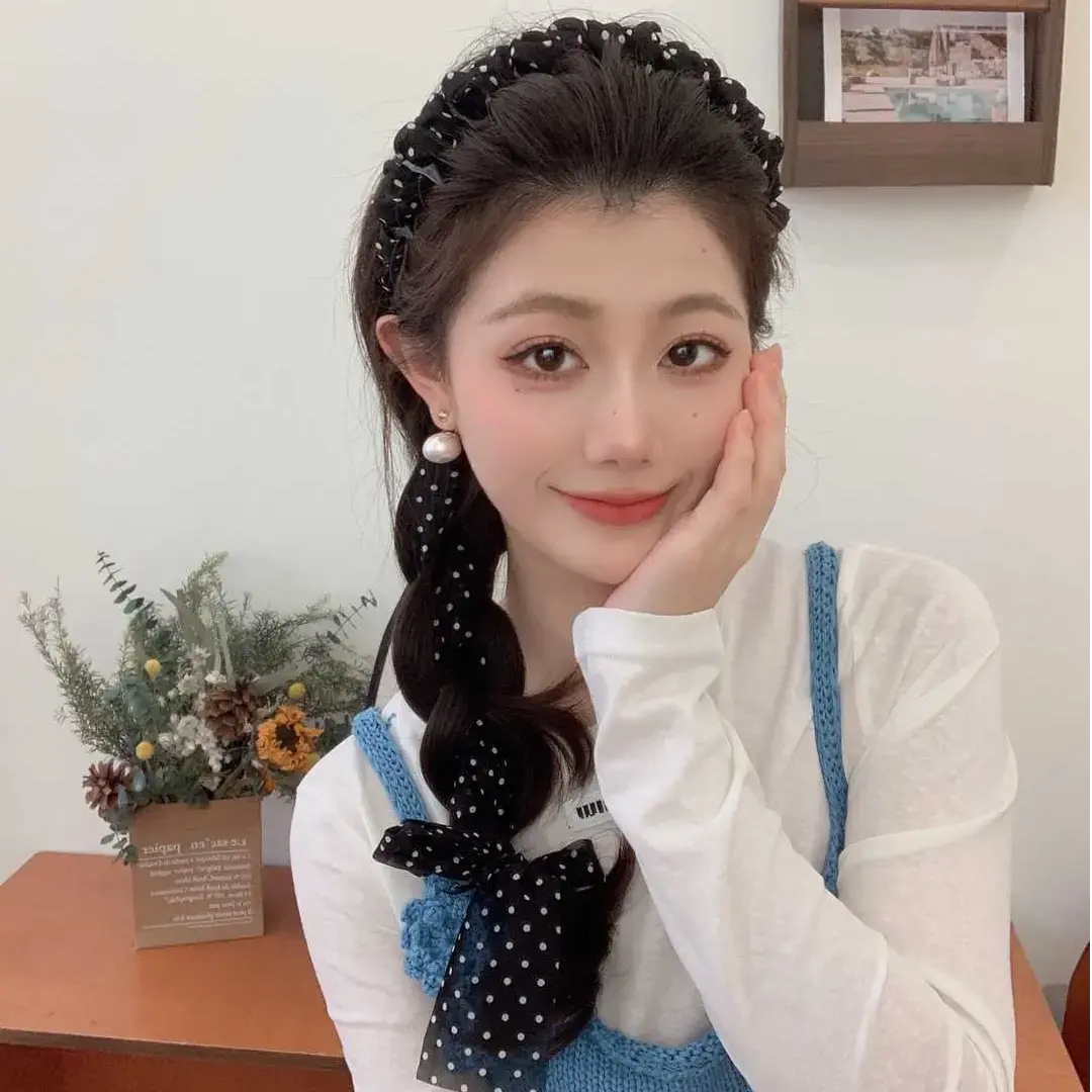ヘアアクセサリー カチューシャ 水玉模様の編み込み風