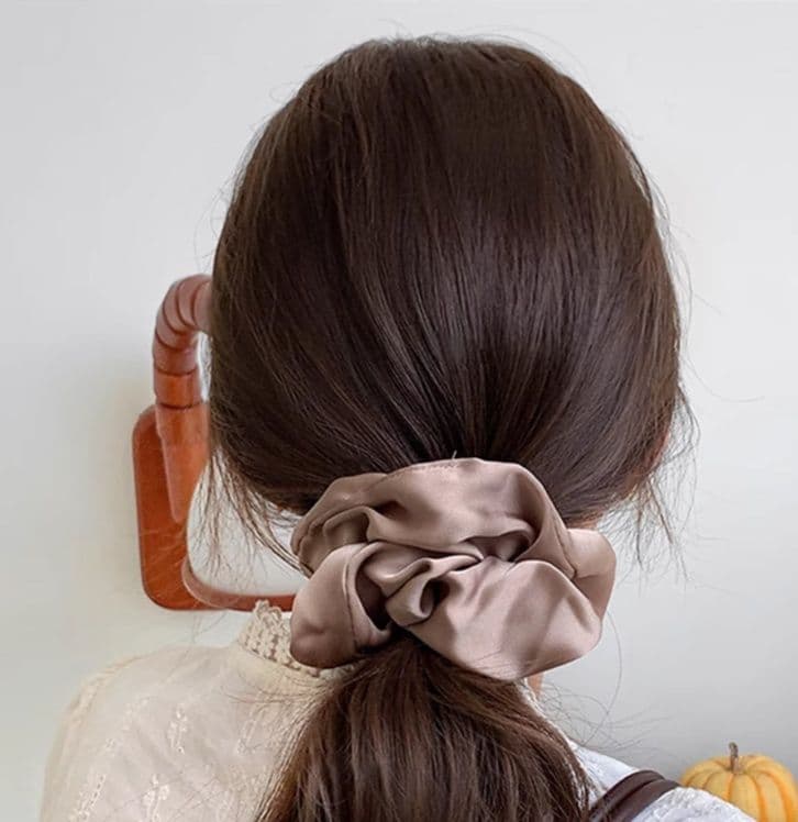 ヘアアクセサリー シュシュ 上品なつやめき絹風シュシュ