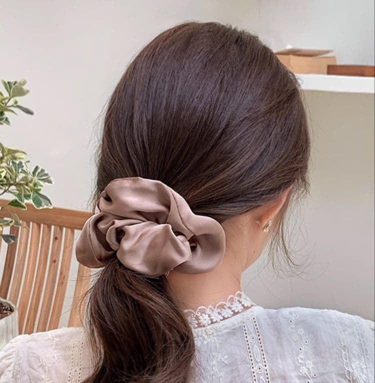 ヘアアクセサリー シュシュ 上品なつやめき絹風シュシュ