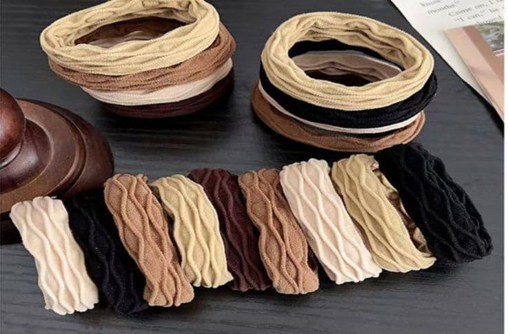 ヘアアクセサリー シュシュ うねり模様のやわらか布製シュシュ