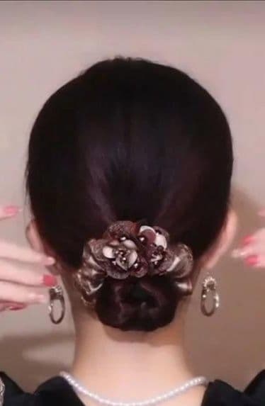 ヘアアクセサリー シュシュ 華やかパール付きシフォン花シュシュ