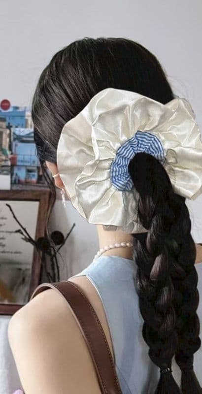 ヘアアクセサリー シュシュ 華やかフリルシルエット上品シュシュ