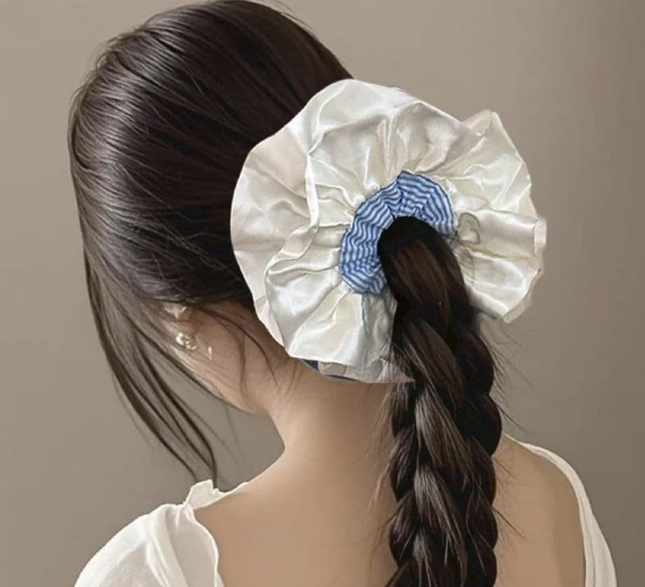 ヘアアクセサリー シュシュ 華やかフリルシルエット上品シュシュ