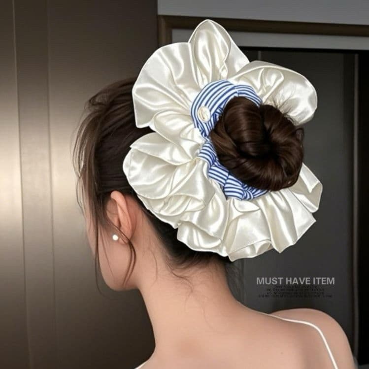 ヘアアクセサリー シュシュ 華やかフリルシルエット上品シュシュ