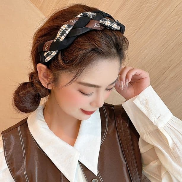 ヘアアクセサリー カチューシャ 華やかな三つ編み