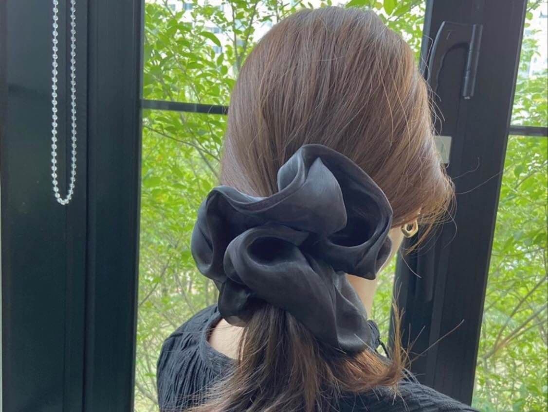 ヘアアクセサリー シュシュ 絹のようなやわらか折り紙シュシュ
