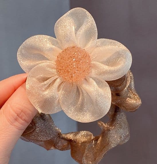 ヘアアクセサリー シュシュ 花びら輝くお花シュシュ