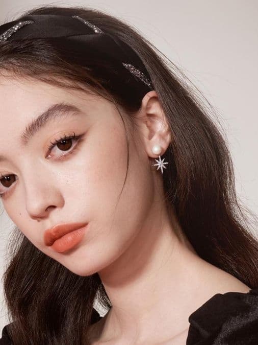 ヘアアクセサリー カチューシャ キラめき織りなすサテンカチューシャ