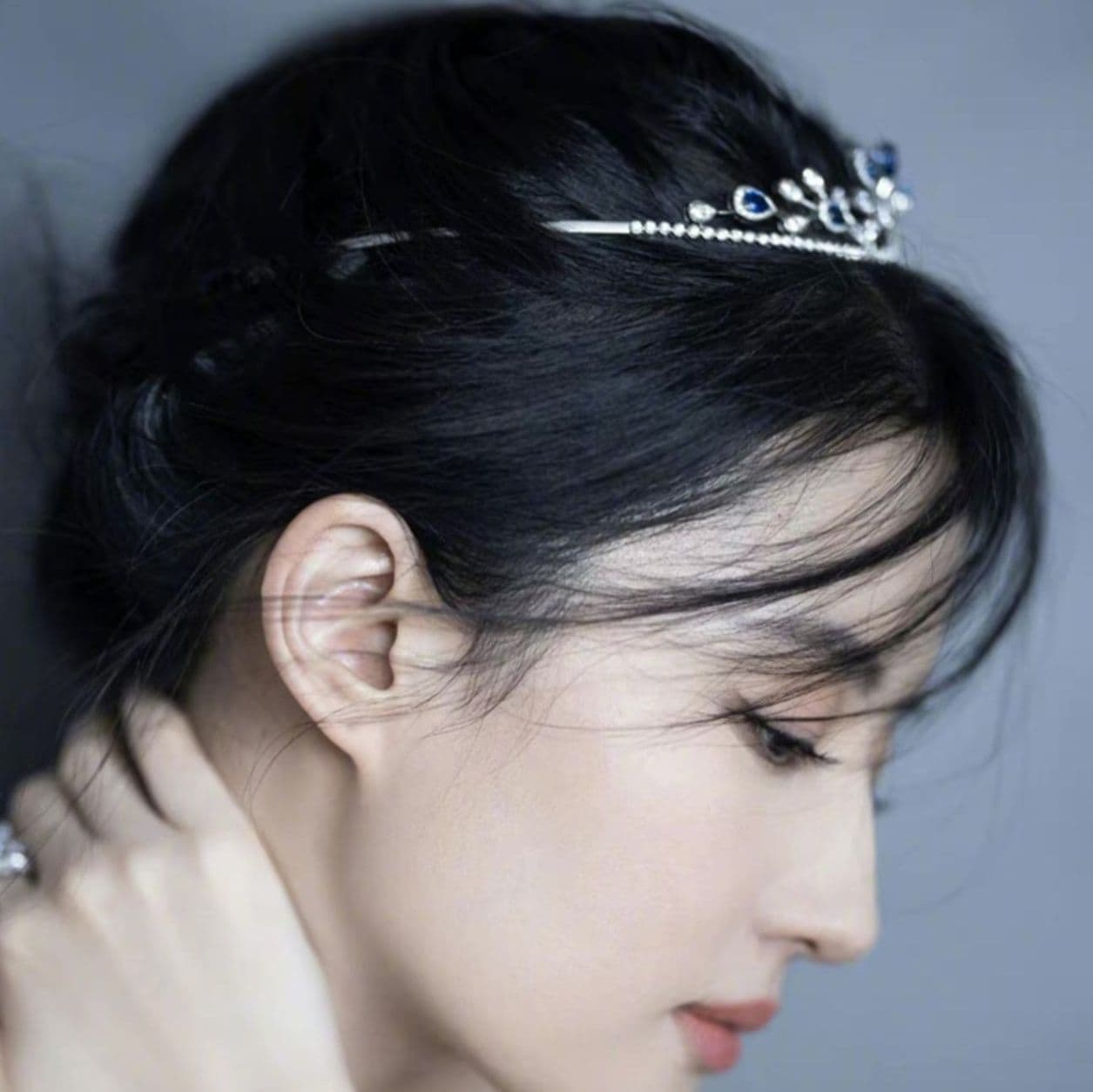 ヘアアクセサリー 華やか装飾石付きティアラ風カチューシャ