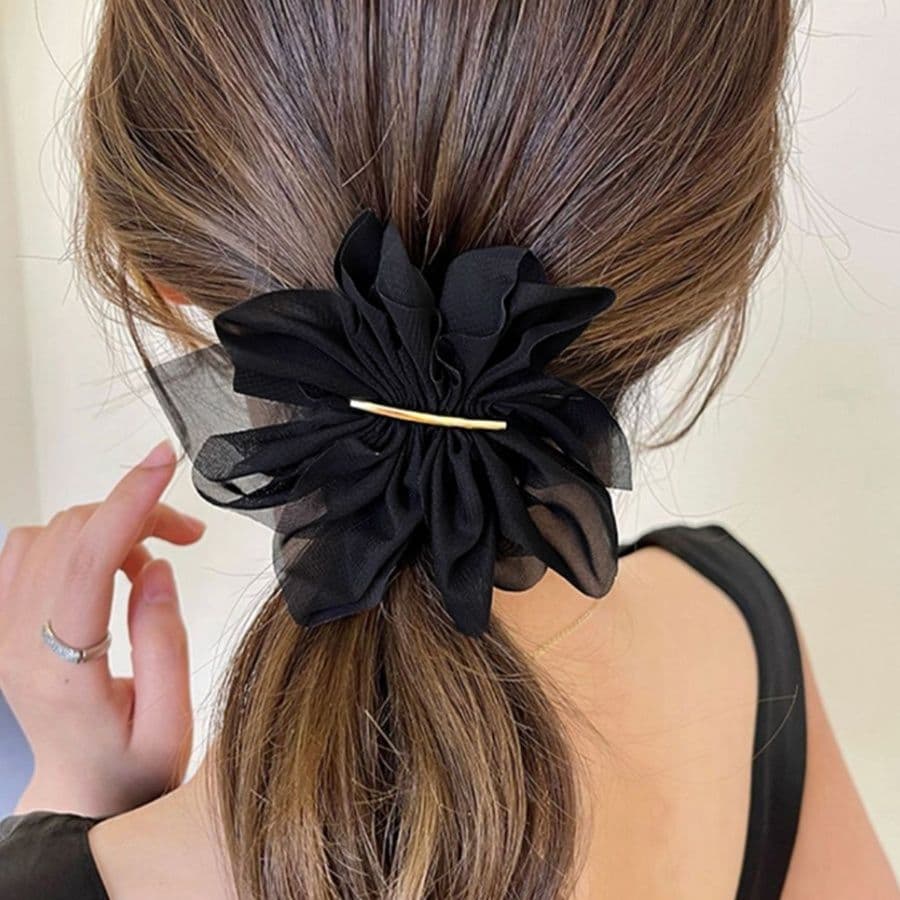 上品シフォンフラワーバレッタ 大人可愛いヘアアレンジ