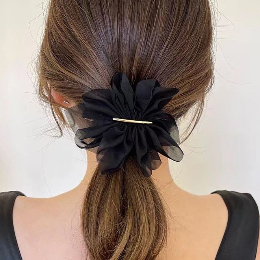 上品シフォンフラワーバレッタ 大人可愛いヘアアレンジ