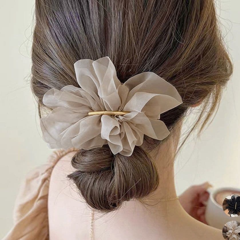 上品シフォンフラワーバレッタ 大人可愛いヘアアレンジ