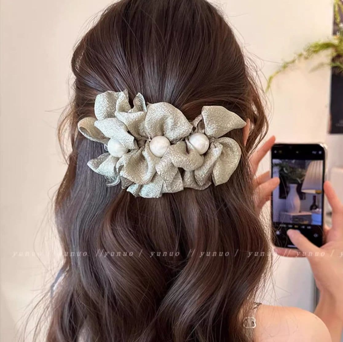 ヘアアクセサリー シアーフラワーパール付きシュシュ風バレッタ
