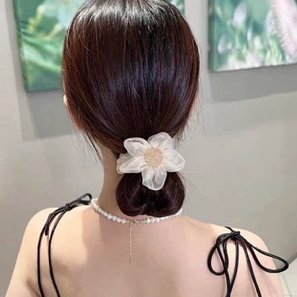 ヘアアクセサリー シュシュ 花びら舞うシアー