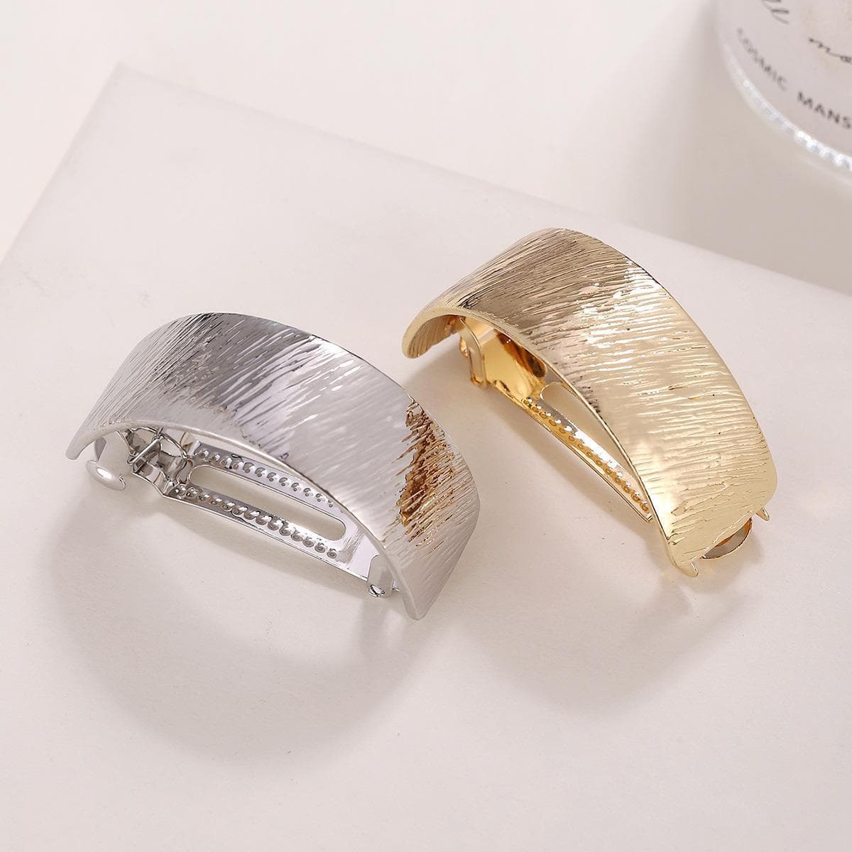 ヘアアクセサリー 金属製刻み模様曲線バレッタ