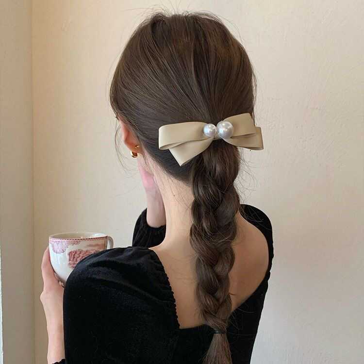 ヘアアクセサリー 真珠リボンの上品バレッタ