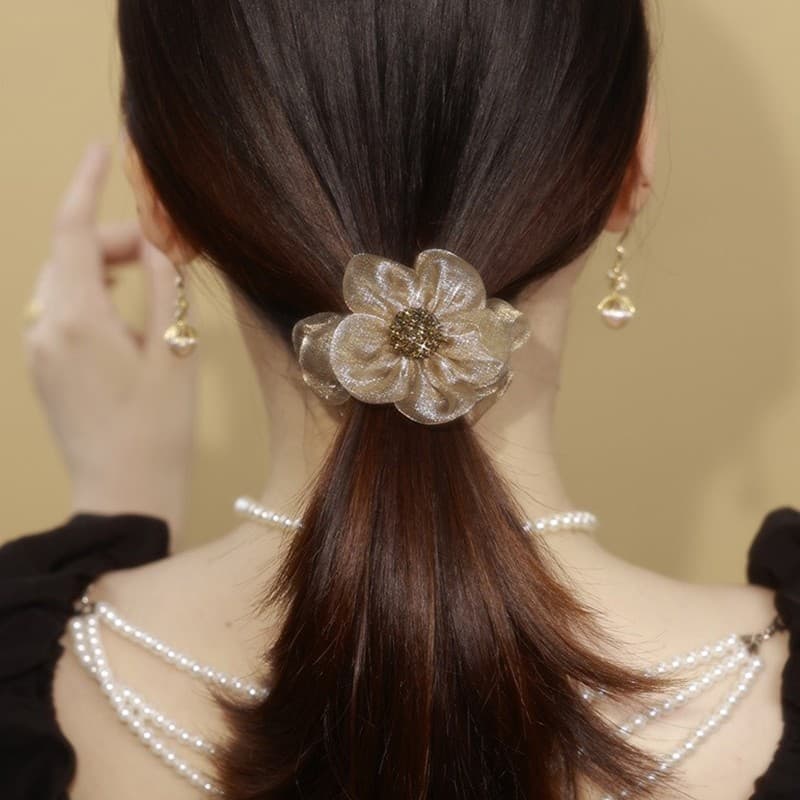 ヘアアクセサリー シュシュ 花びら舞うシアー