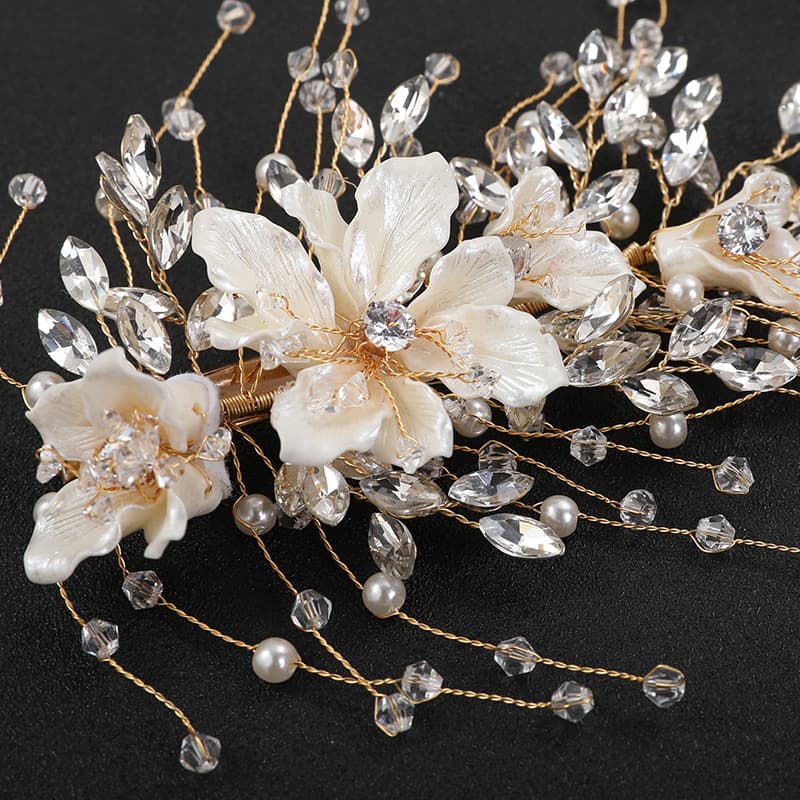 ヘアアクセサリー 花びら輝石と真珠の繊細枝葉装飾櫛
