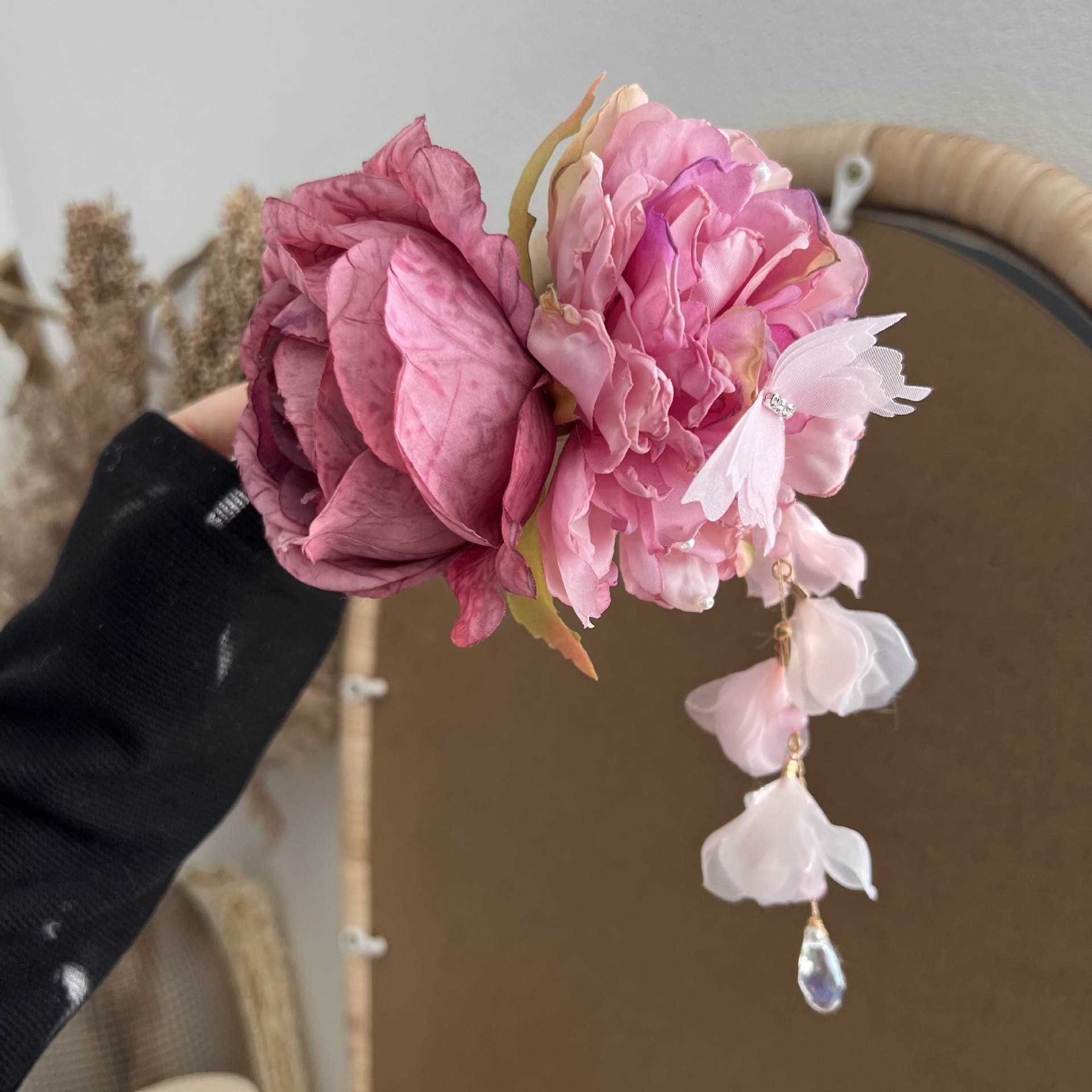 ヘアアクセサリー 桜色芍薬バレッタ つまみ細工 着物髪飾り