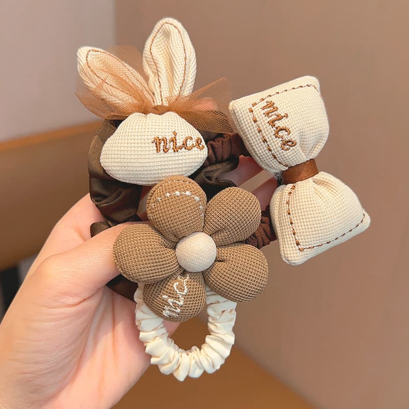 ヘアアクセサリー  シュシュ 刺繍リボンの花モチーフシュシュ