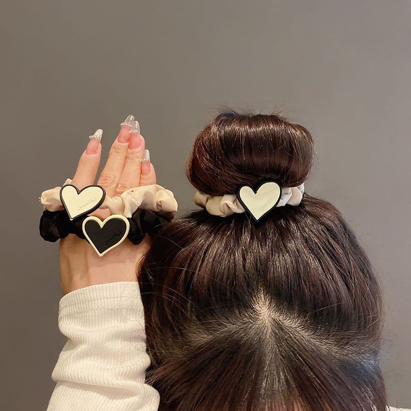ヘアアクセサリー ハートチャームふわりシュシュ