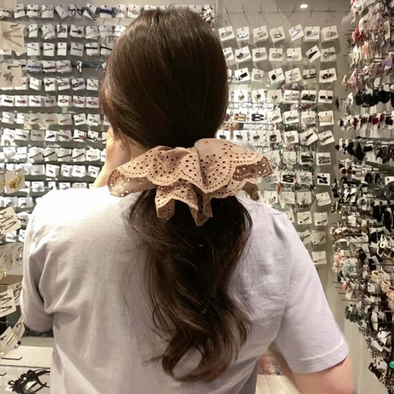 ヘアアクセサリー シュシュ 繊細レース花びらシュシュ