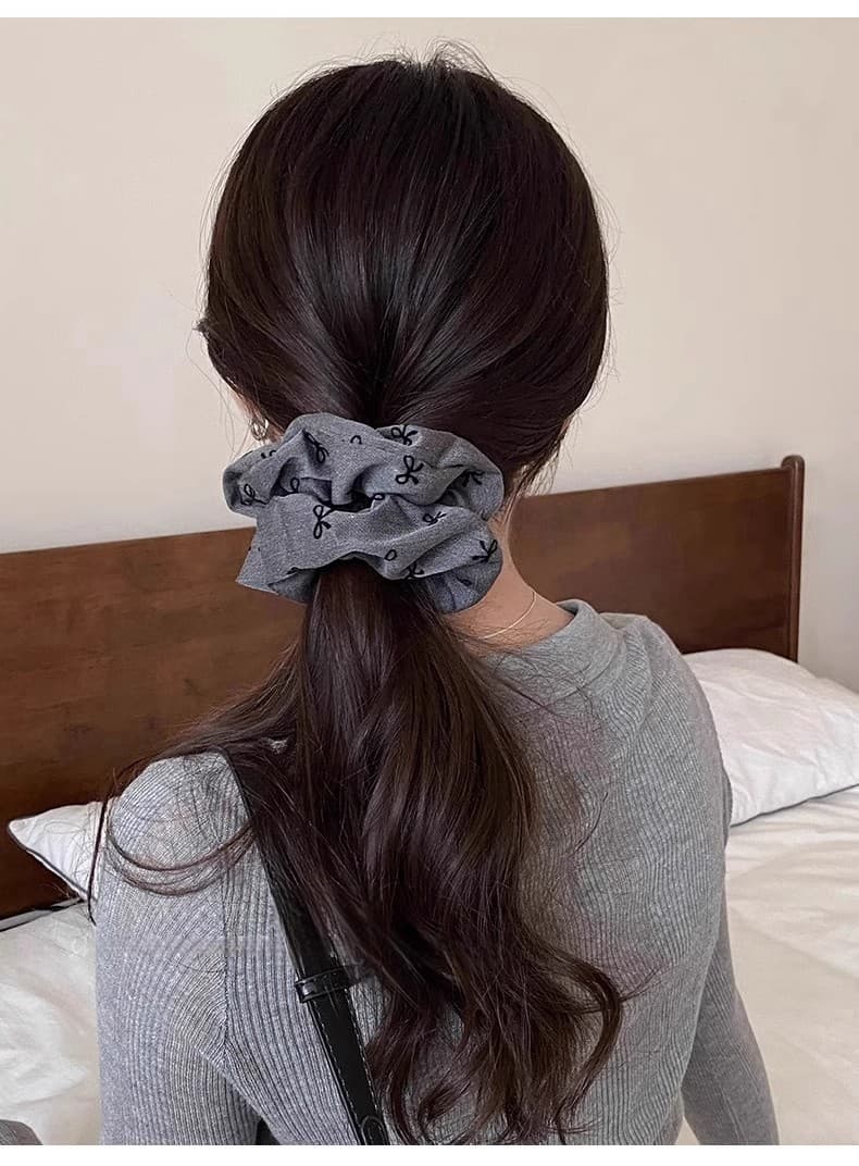 ヘアアクセサリー シュシュ 上品シンプル大人のふんわりシュシュ