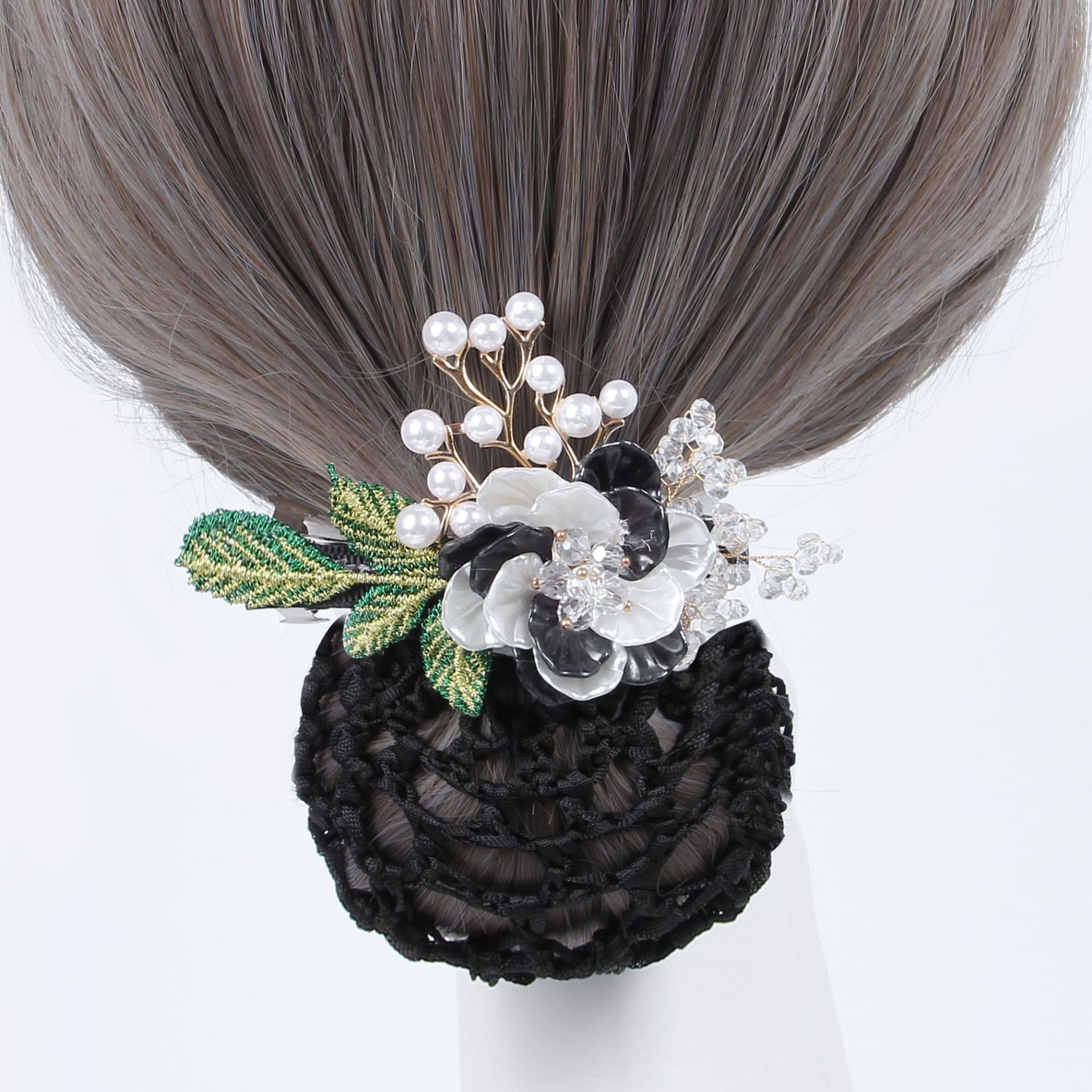 ヘアアクセサリー 華やか花飾り真珠付き編み込みバレッタ