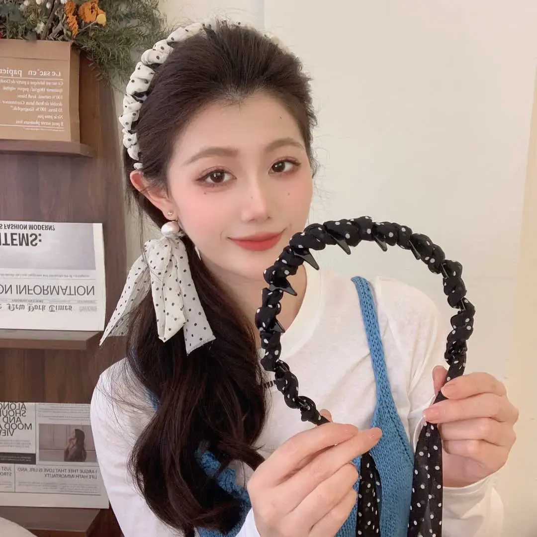ヘアアクセサリー カチューシャ 水玉模様の編み込み風