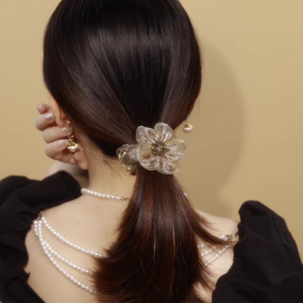 ヘアアクセサリー シュシュ 花びら舞うシアー