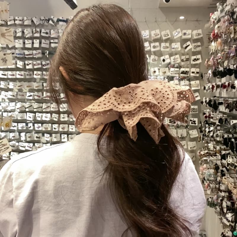 ヘアアクセサリー シュシュ 繊細レース花びらシュシュ