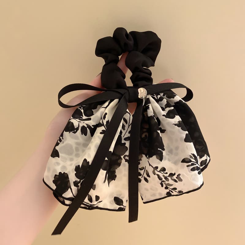 ヘアアクセサリー シュシュ 華麗リボン付き巾着風
