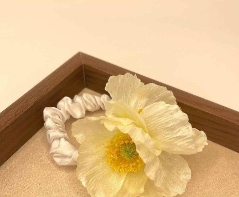 ヘアアクセサリー シュシュ 花園の宝石ポピーシュシュ