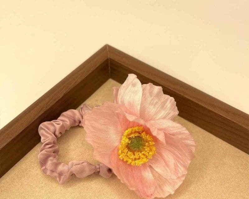 ヘアアクセサリー シュシュ 花園の宝石ポピーシュシュ