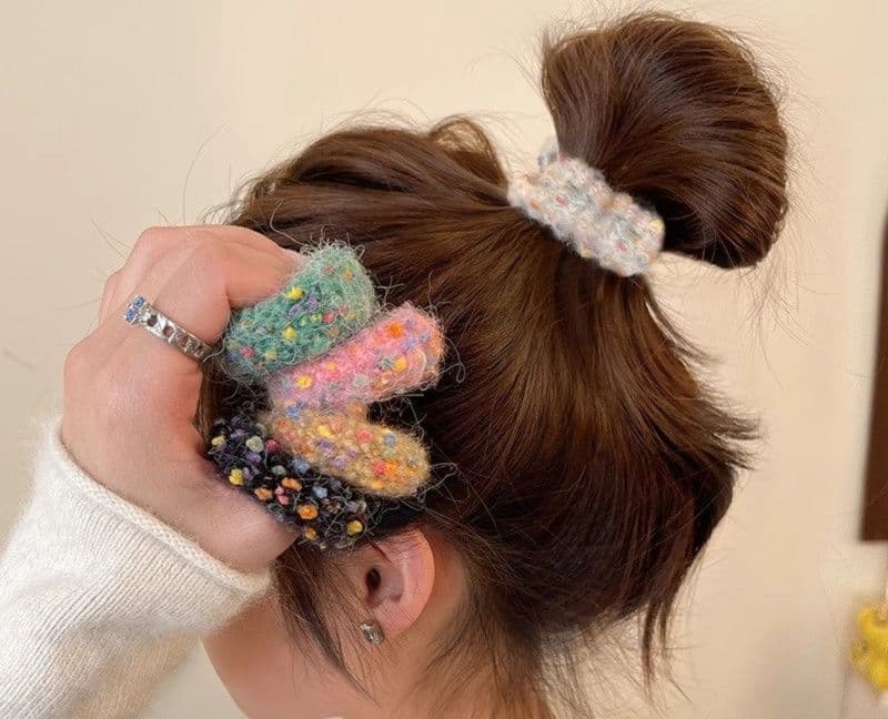 ヘアアクセサリー シュシュ ふわもこ毛糸の彩りシュシュ