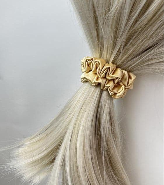 ヘアアクセサリー シュシュ しっとり輝く絹糸のシュシュ
