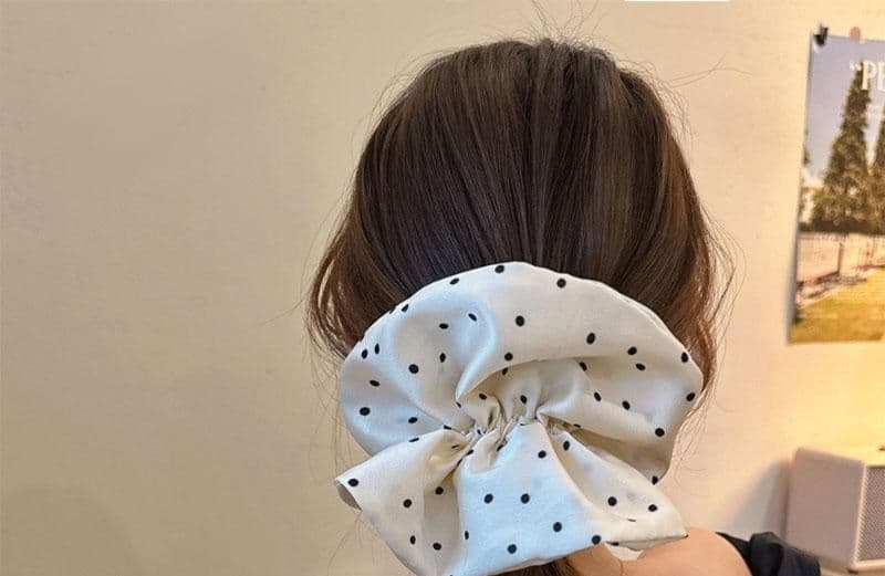 ヘアアクセサリー シュシュ 水玉模様の上品シュシュ
