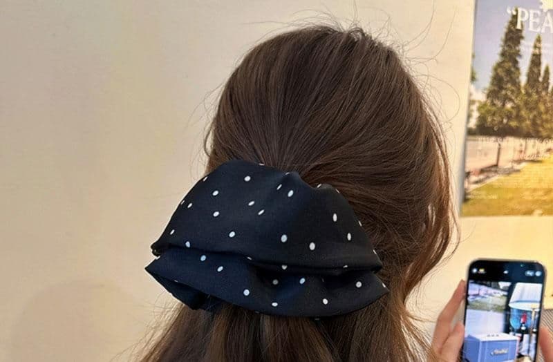 ヘアアクセサリー シュシュ 水玉模様の上品シュシュ