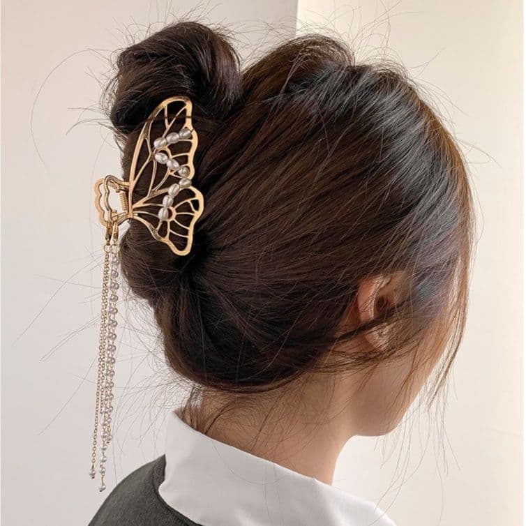 ヘアアクセサリー 蝶々モチーフ チェーンタッセル付きバレッタ