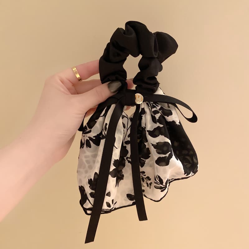 ヘアアクセサリー シュシュ 華麗リボン付き巾着風