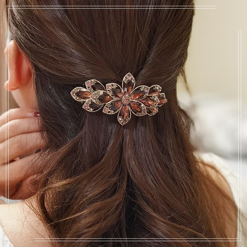 ヘアアクセサリー 華やかビジュー花型バレッタ